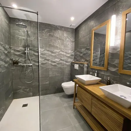 Couette-café Domaine De Lanis - D'hôtes Avec Parc Et Piscine 4*