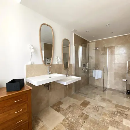 Couette-café Domaine De Lanis - D'hôtes Avec Parc Et Piscine