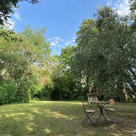 Couette-café Domaine De Lanis - D'hôtes Avec Parc Et Piscine