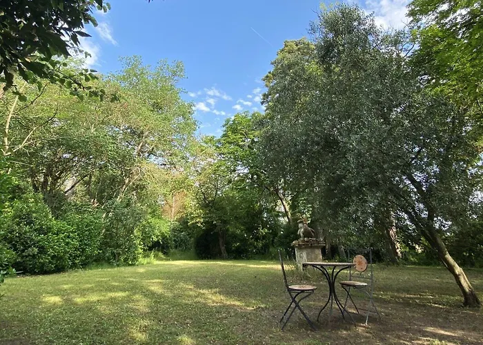 Couette-café Domaine De Lanis - D'hôtes Avec Parc Et Piscine